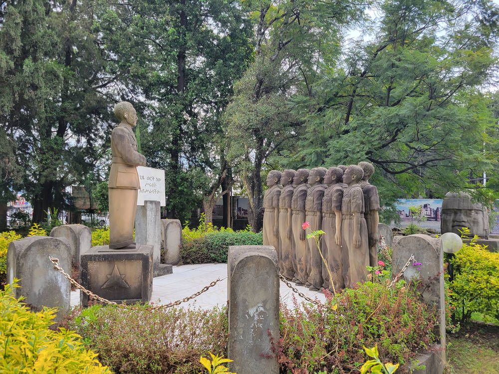 Statues and stone pieces in the garden