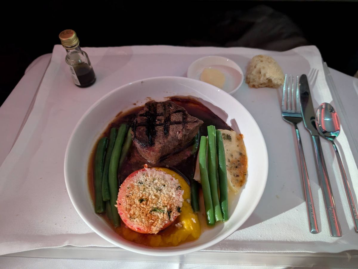 Steak with green beans and rice