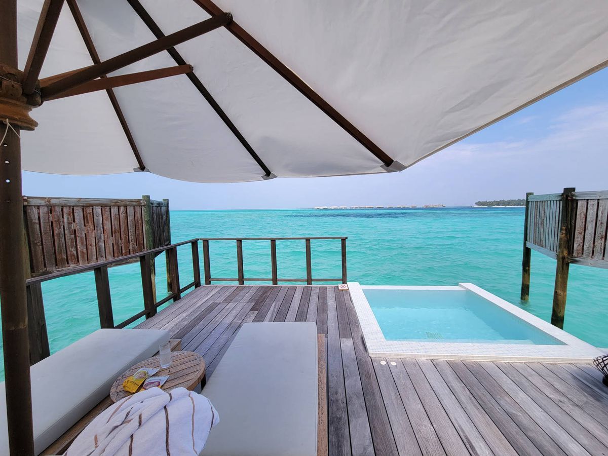 A plunge pool over the lagoon