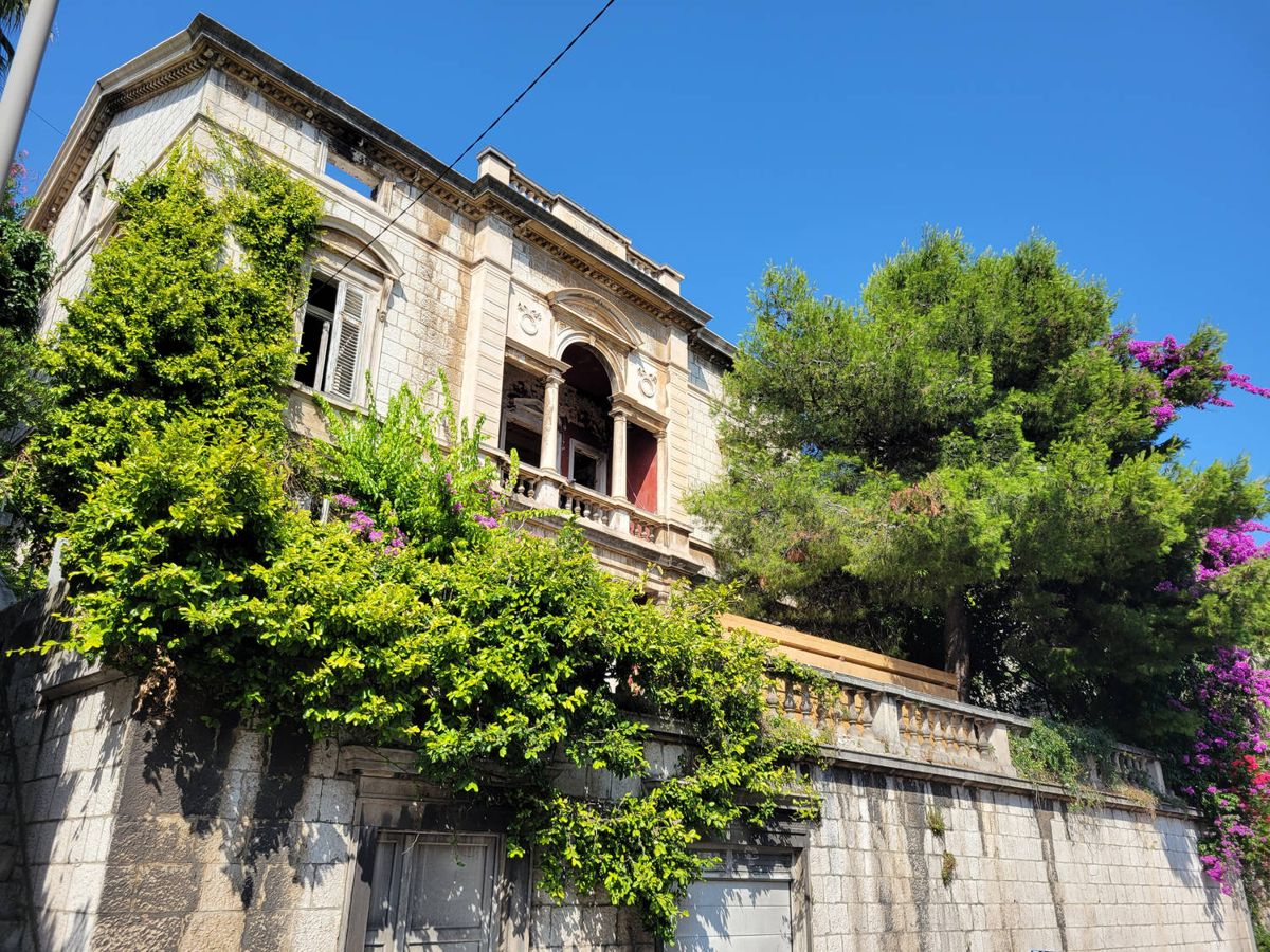 A villa covered in flowers