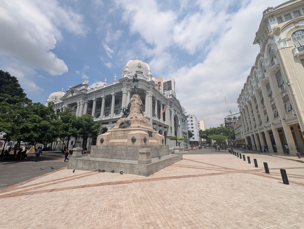 Plaza de la Administración, with the Palacio Municipal behind