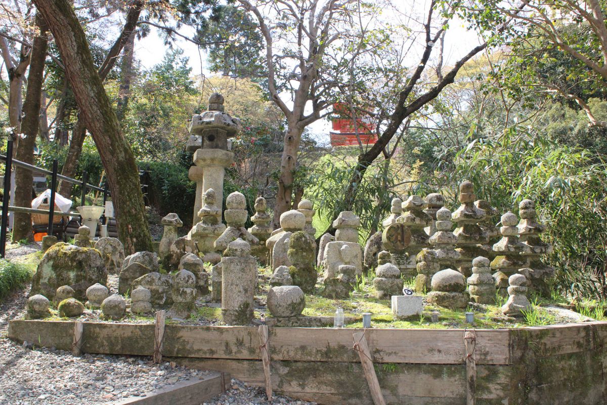 Rows of old stone figures