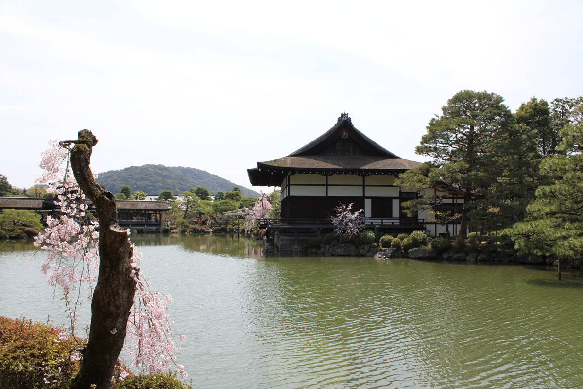 A hall across the pond