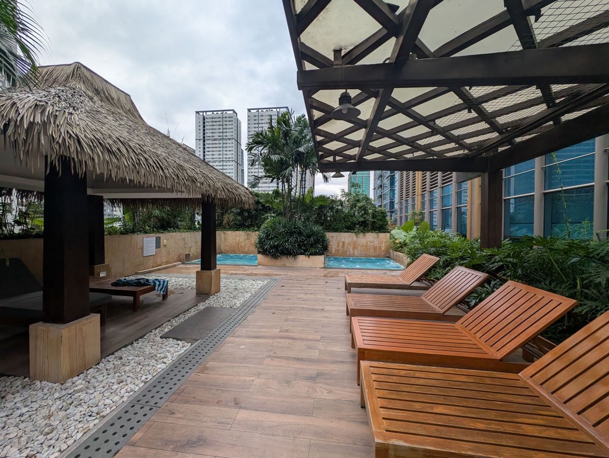 A cabana and the hot tubs