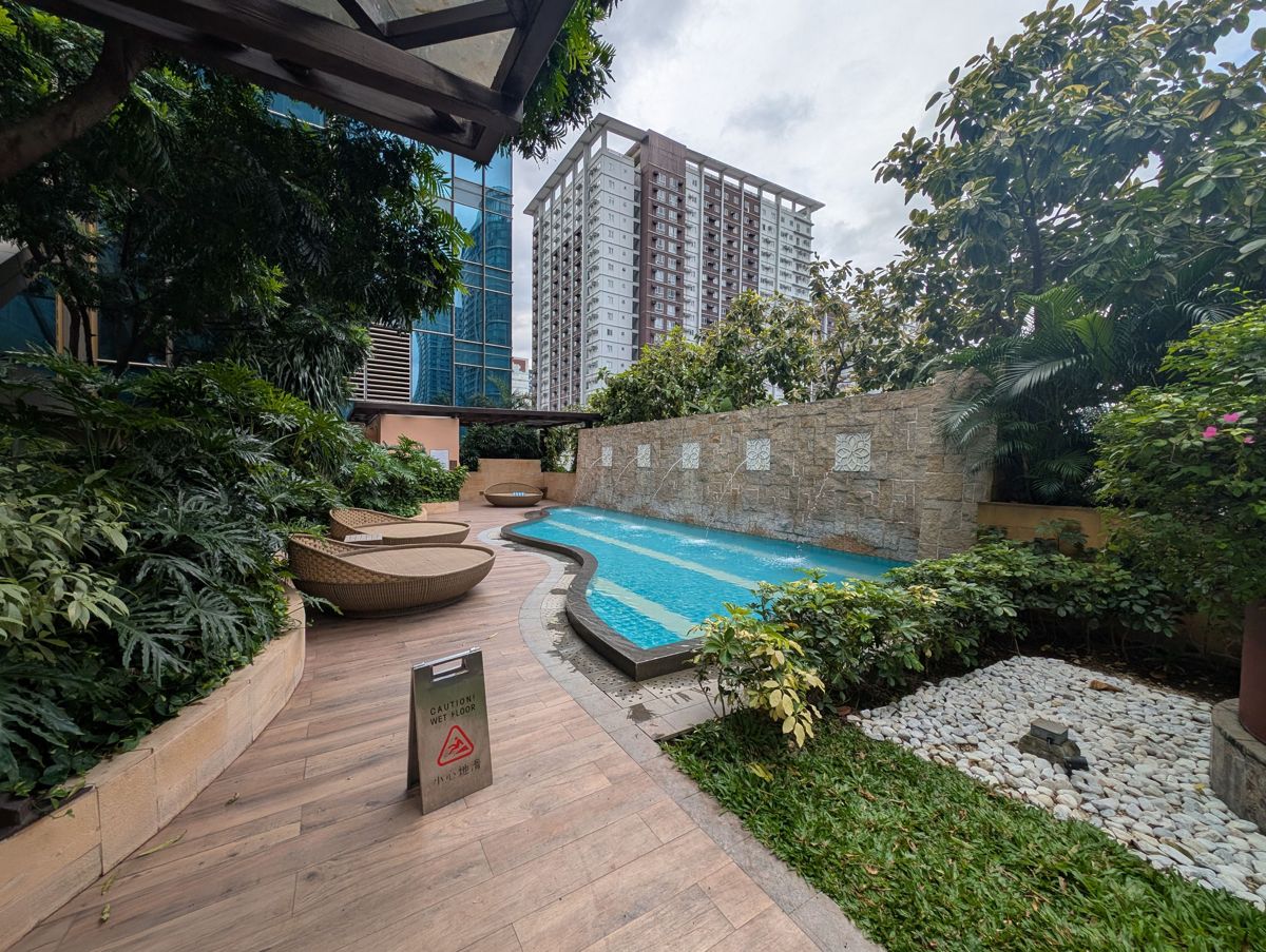 A small pool with fountains
