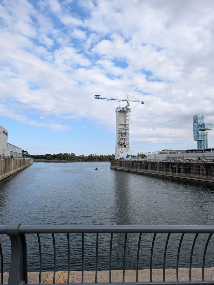 A tower crane over the basin