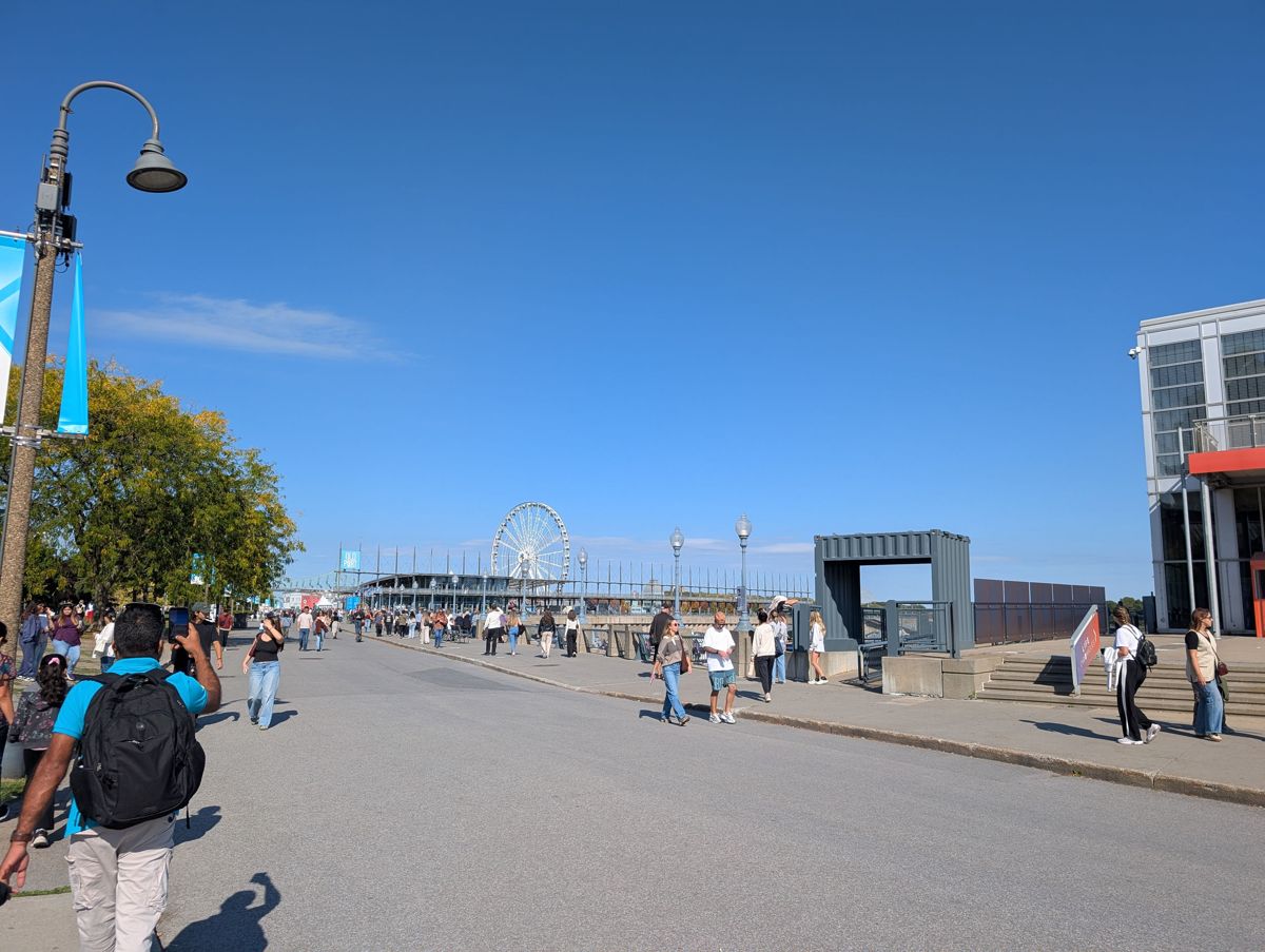 The promenade along the quays