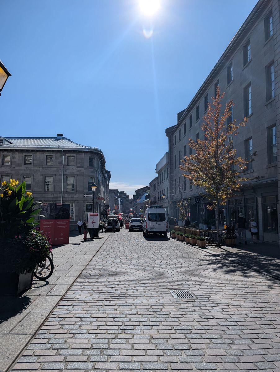Rue Saint-Paul on a bright morning