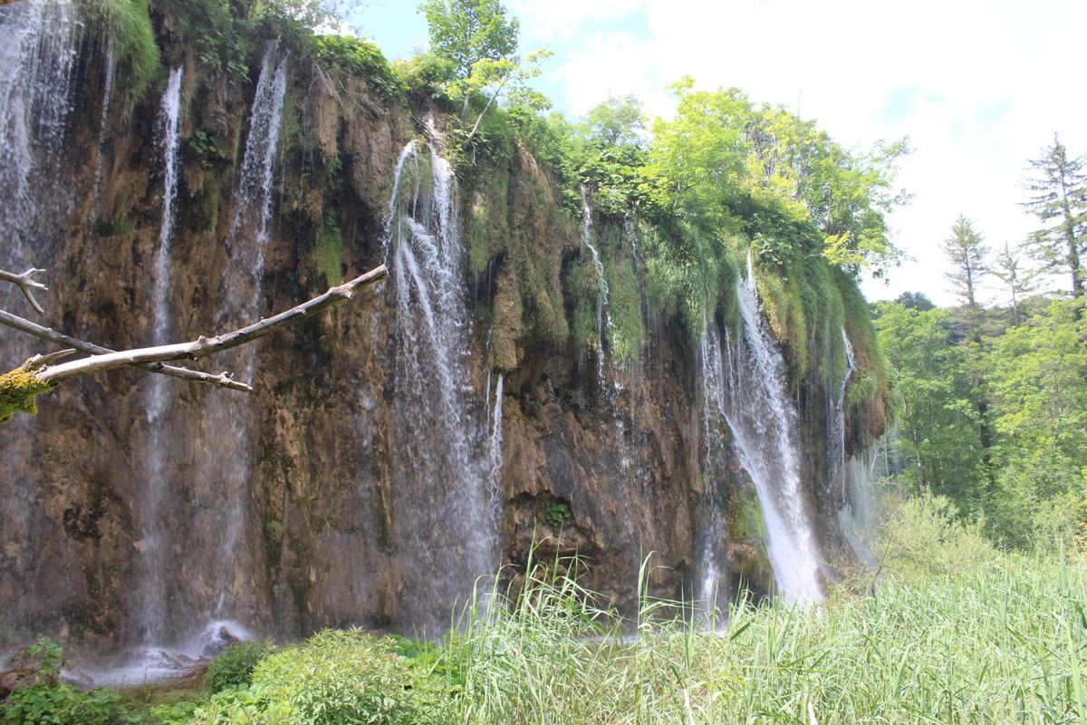 Falls along a brown cliff