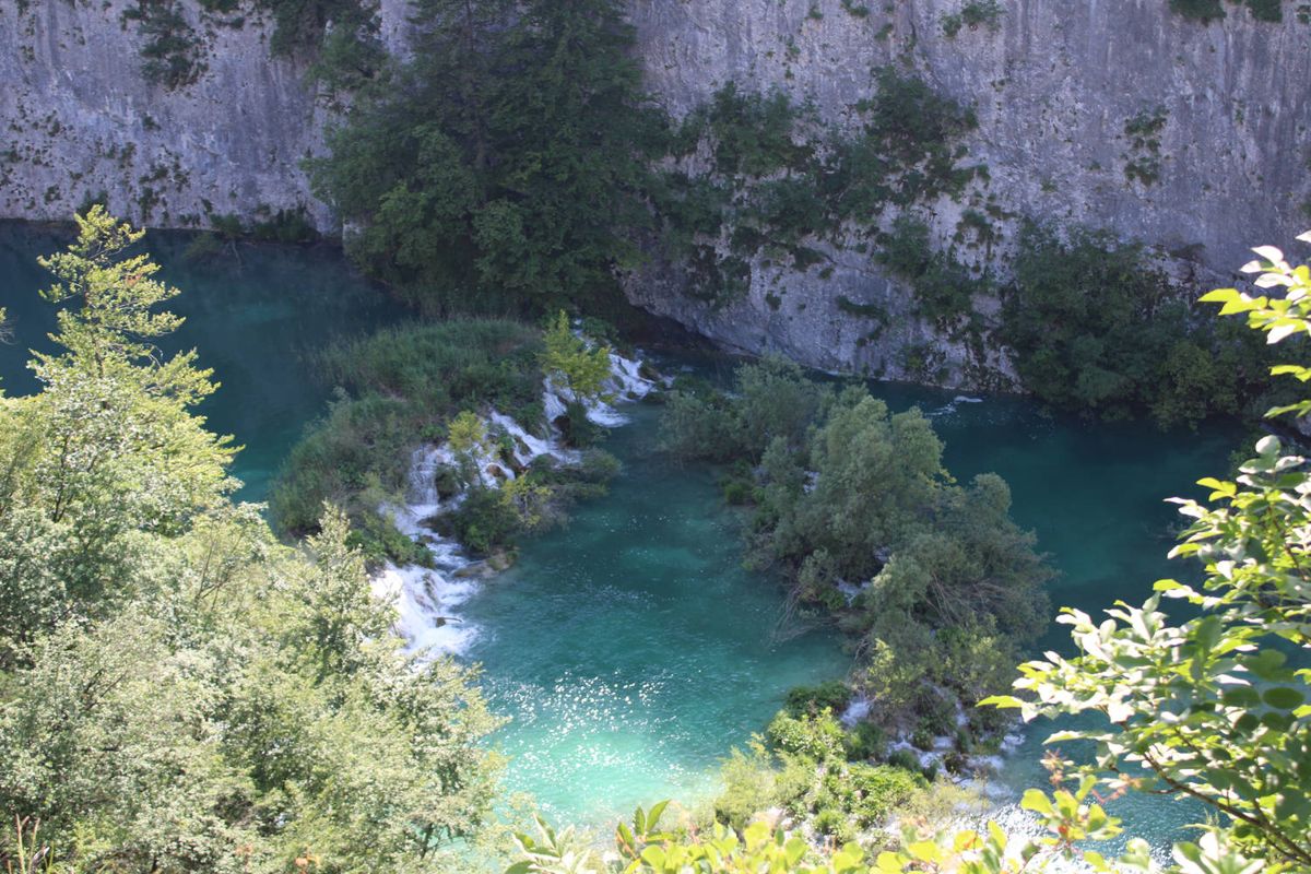 Falls between the lakes