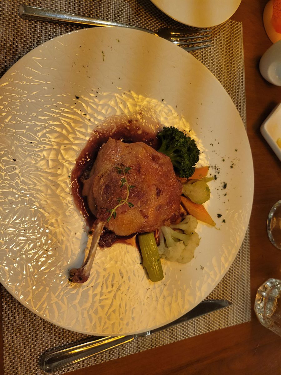 Duck leg with vegetables