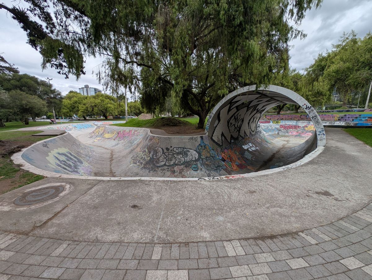 A skate bowl with a curl at one end