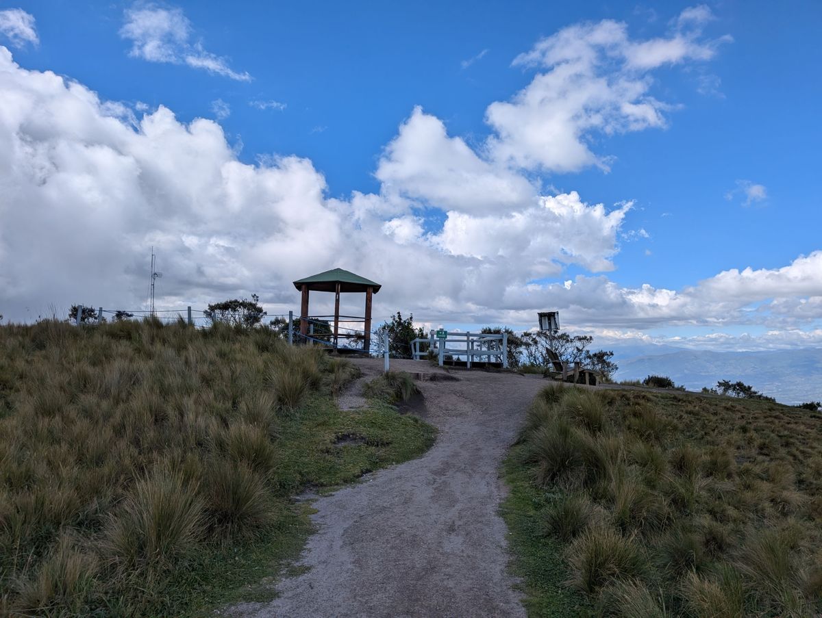 The path up to a lookout shelter