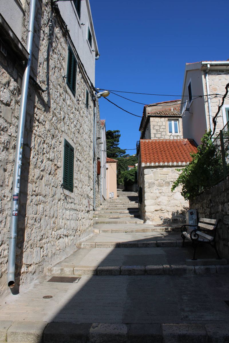 A quiet stepped lane
