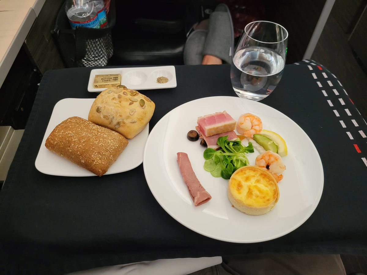 The starter plate and bread