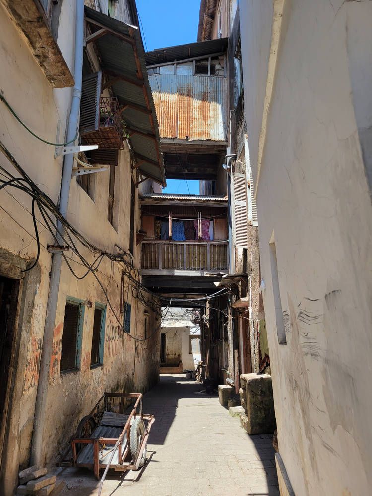 A narrow lane